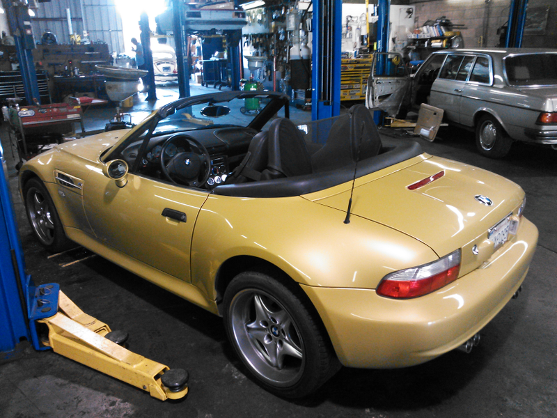 Illustration for article titled W123 Limo & M Roadster